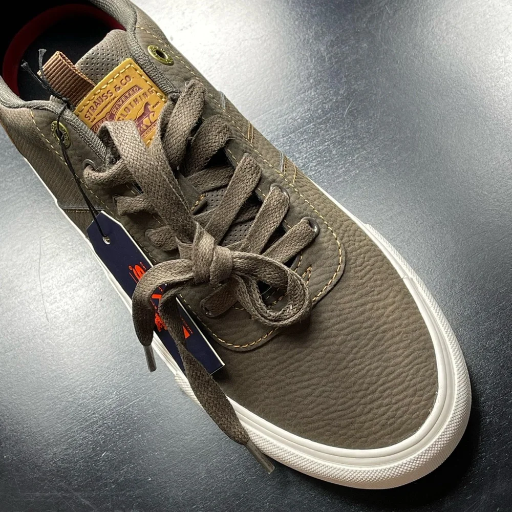 Levi's Ethan Stacked Men's Sneakers  SIZE 9.5     NWT  BROWN /TAN